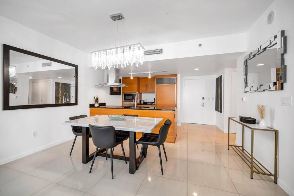 38th Floor W With Amenities Appartamento *