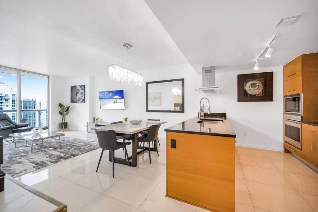 38th Floor W With Amenities Miami